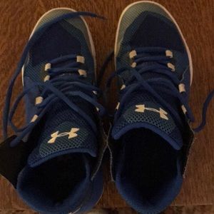 Under Armour boys high top basketball shoes